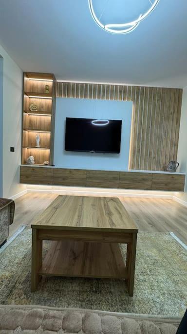 Peace And Love Luxury Apartment In Center, New Bazaar 2 Tiranë Luaran gambar