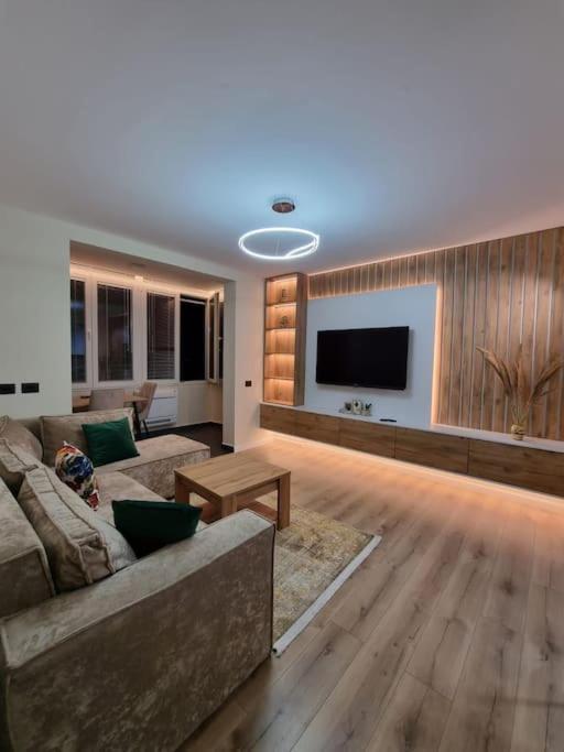 Peace And Love Luxury Apartment In Center, New Bazaar 2 Tiranë Luaran gambar